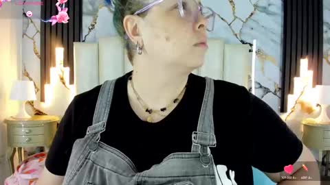 Hey Guys  Im Mollie online show from 8, 10, 2025