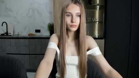 Snapshot of molly_555 chatting on 27, 10, 2025 Sima online show from 27, 10, 2025