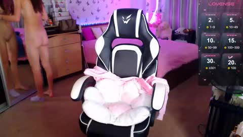 Molly Prvt is open online show from 15, 9, 2025