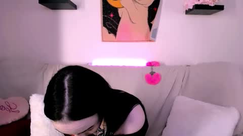 Snapshot of molly_kisss chatting on 25, 10, 2025 molly_kisss online show from 25, 10, 2025