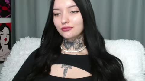 Snapshot of molly_montanaaa chatting on 5, 2, 2025 Lina online show from 5, 2, 2025
