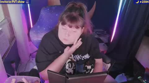 molly_moons online show from 13, 9, 2025