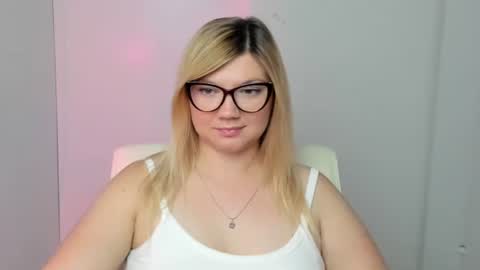 Snapshot of molly_moree chatting on 15, 9, 2025 Molly online show from 15, 9, 2025