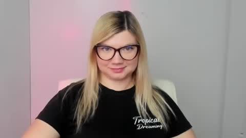 Snapshot of molly_moree chatting on 17, 9, 2025 Molly online show from 17, 9, 2025