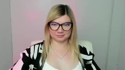 Snapshot of molly_moree chatting on 21, 9, 2025 Molly online show from 21, 9, 2025