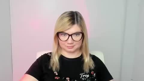 Snapshot of molly_moree chatting on 22, 9, 2025 Molly online show from 22, 9, 2025