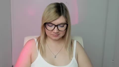 Snapshot of molly_moree chatting on 29, 9, 2025 Molly online show from 29, 9, 2025