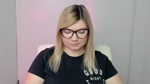 Snapshot of molly_moree chatting on 30, 9, 2025 Molly online show from 30, 9, 2025