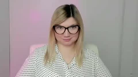 Snapshot of molly_moree chatting on 13, 10, 2025 Molly online show from 13, 10, 2025