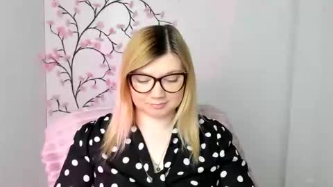 Snapshot of molly_moree chatting on 31, 3, 2026 Molly online show from 31, 3, 2026