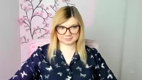 Snapshot of molly_moree chatting on 1, 4, 2026 Molly online show from 1, 4, 2026