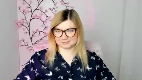 Snapshot of molly_moree chatting on 3, 4, 2026 Molly online show from 3, 4, 2026