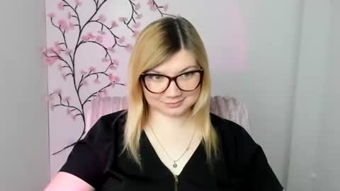 Snapshot of molly_moree chatting on 4, 4, 2026 Molly online show from 4, 4, 2026