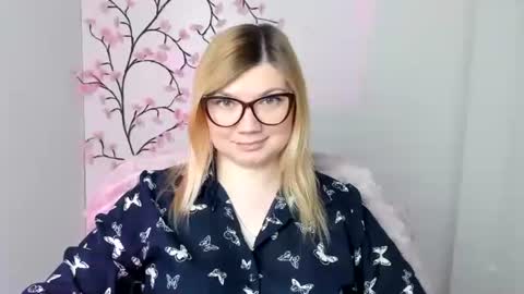 Snapshot of molly_moree chatting on 15, 4, 2026 Molly online show from 15, 4, 2026