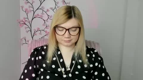 Snapshot of molly_moree chatting on 21, 4, 2026 Molly online show from 21, 4, 2026