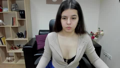 Molly Owens online show from 1, 2, 2025