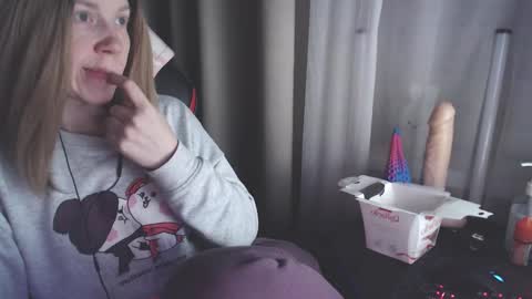 I have new photos come and see with love Molly online show from 4, 1, 2025