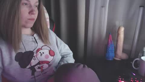I have new photos come and see with love Molly online show from 4, 1, 2025