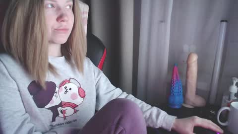 I have new photos come and see with love Molly online show from 5, 1, 2025