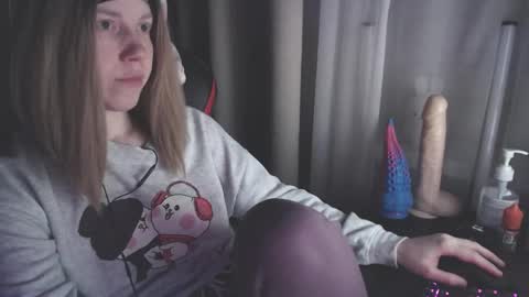 I have new photos come and see with love Molly online show from 5, 1, 2025