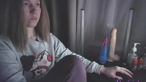 I have new photos come and see with love Molly online show from 7, 1, 2025