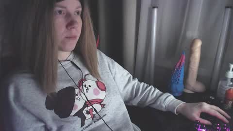I have new photos come and see with love Molly online show from 7, 1, 2025