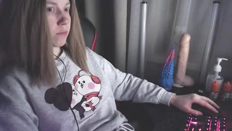 I have new photos come and see with love Molly online show from 7, 1, 2025