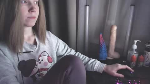 I have new photos come and see with love Molly online show from 8, 1, 2025