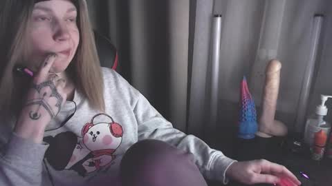 I have new photos come and see with love Molly online show from 8, 1, 2025