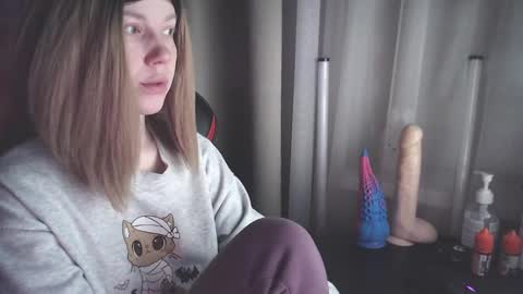 I have new photos come and see with love Molly online show from 9, 1, 2025