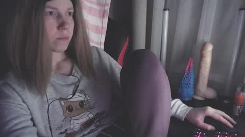I have new photos come and see with love Molly online show from 10, 1, 2025