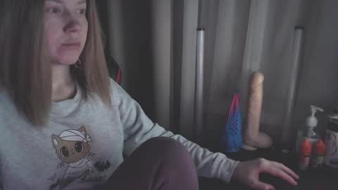 I have new photos come and see with love Molly online show from 10, 1, 2025