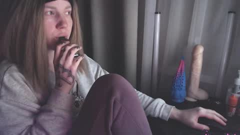 I have new photos come and see with love Molly online show from 10, 1, 2025