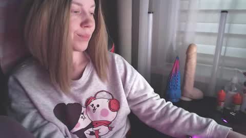 I have new photos come and see with love Molly online show from 11, 1, 2025