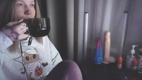 I have new photos come and see with love Molly online show from 13, 1, 2025