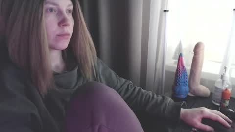 I have new photos come and see with love Molly online show from 15, 1, 2025