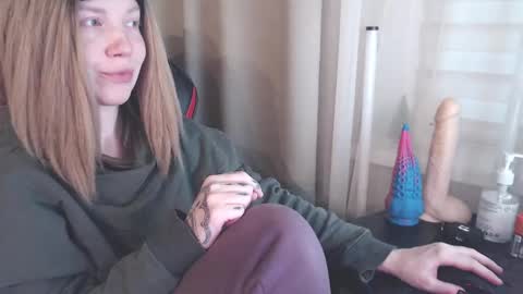 I have new photos come and see with love Molly online show from 16, 1, 2025