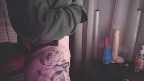 I have new photos come and see with love Molly online show from 16, 1, 2025