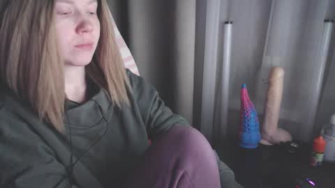 I have new photos come and see with love Molly online show from 17, 1, 2025
