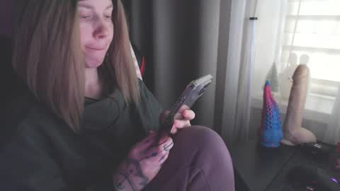 I have new photos come and see with love Molly online show from 17, 1, 2025