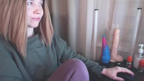 I have new photos come and see with love Molly online show from 18, 1, 2025