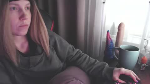 I have new photos come and see with love Molly online show from 20, 1, 2025