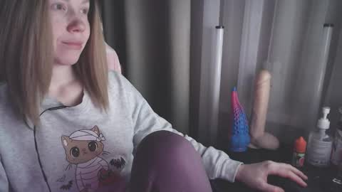 I have new photos come and see with love Molly online show from 23, 1, 2025