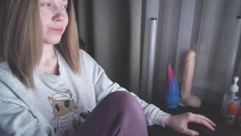 I have new photos come and see with love Molly online show from 24, 1, 2025