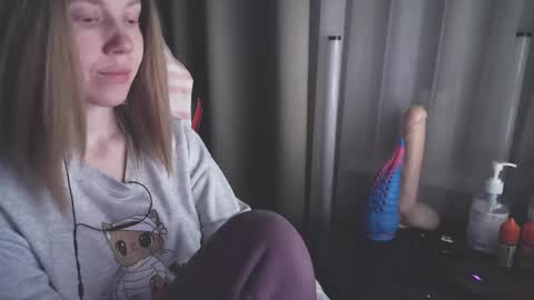 I have new photos come and see with love Molly online show from 24, 1, 2025
