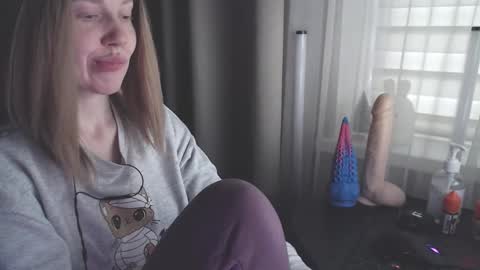 I have new photos come and see with love Molly online show from 25, 1, 2025