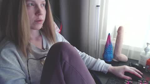 I have new photos come and see with love Molly online show from 26, 1, 2025