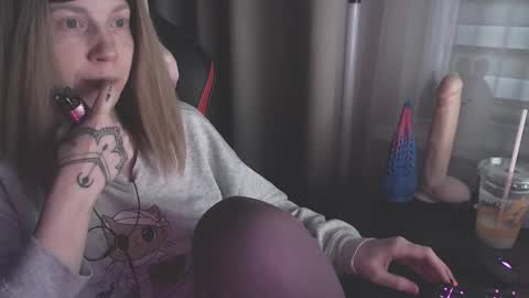 I have new photos come and see with love Molly online show from 27, 1, 2025