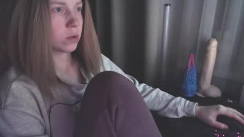 I have new photos come and see with love Molly online show from 27, 1, 2025