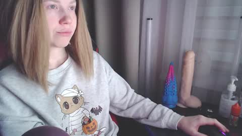 I have new photos come and see with love Molly online show from 28, 1, 2025